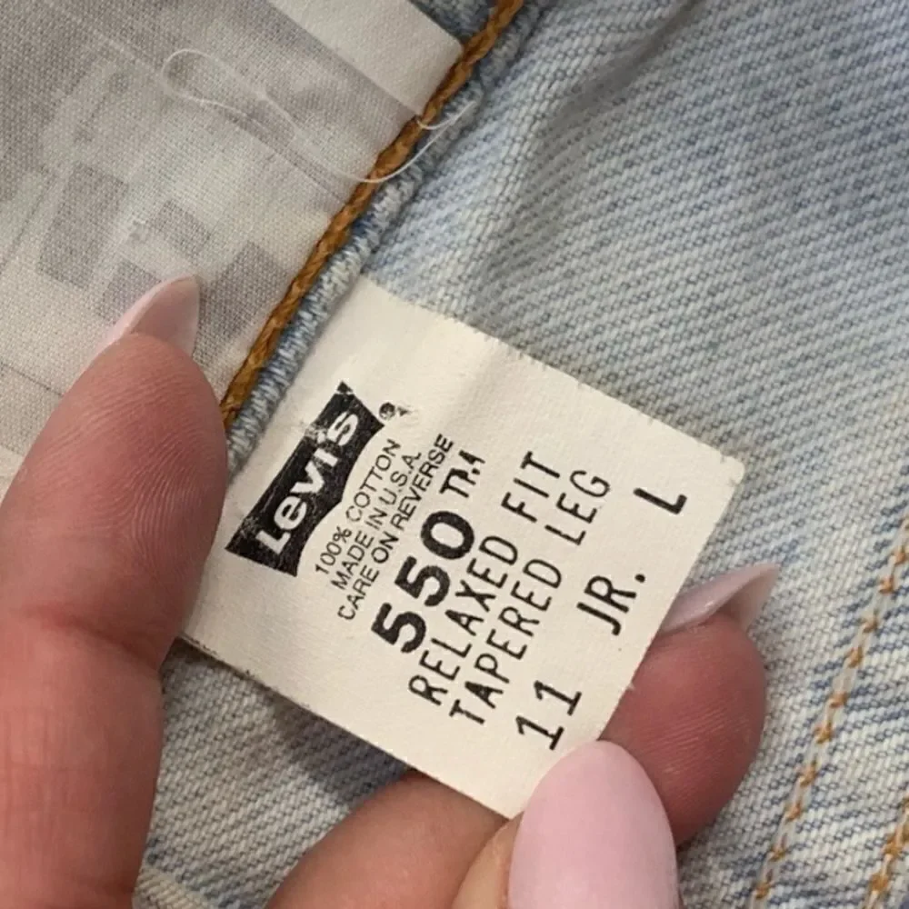 Light wash Levi jean shorts